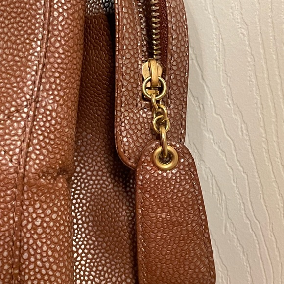 VINTAGE AUTHENTIC CHANEL CAVIAR IRIDESCENT TOTE - Picture 12 of 13